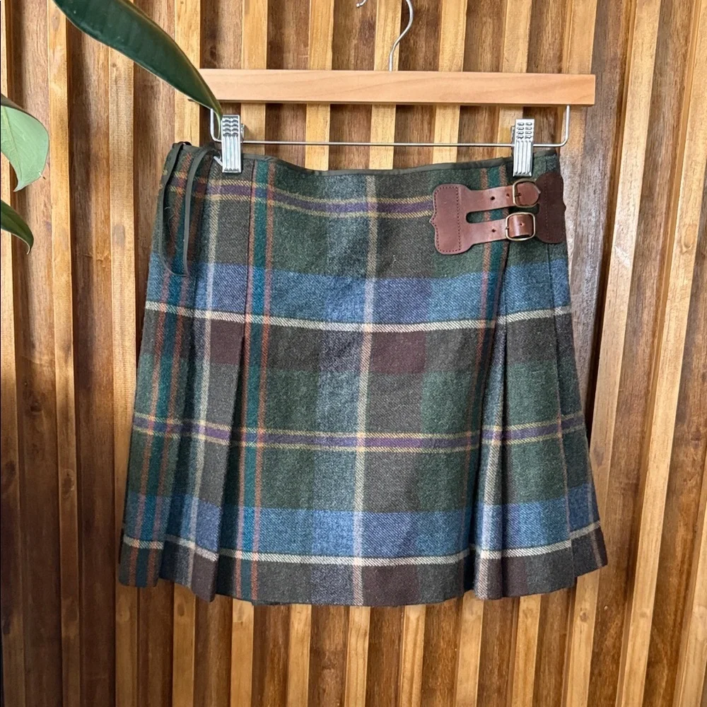 Vintage Ralph Lauren 100% wool pleated plaid wool wrap mini skirt. Size 4-6 - Picture 2 of 9